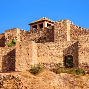 Súbete al autobús de dos pisos en Málaga, España – Descubre monumentos, atracciones y rincones secretos con un tour turístico en autobús en 2025