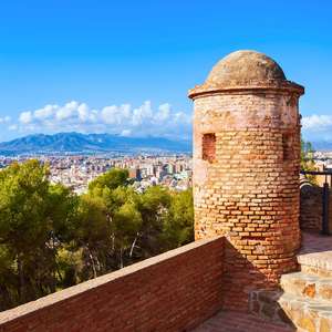 Explora Málaga a tu ritmo con los tours en autobús con paradas libres – Vistas panorámicas, guías de audio y paradas ilimitadas en 2025