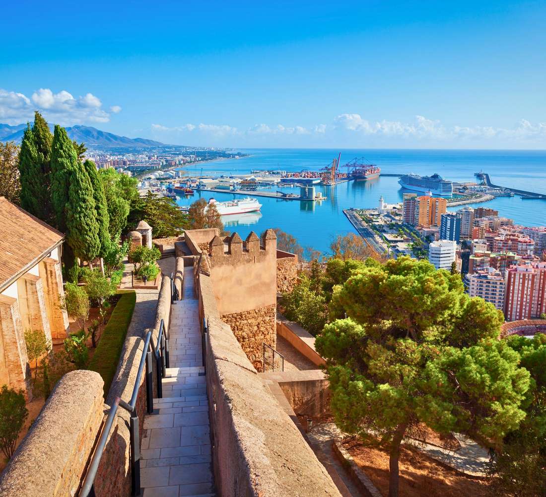 Tours en autobús con paradas libres en Málaga, España – Autobuses abiertos, atracciones principales y cancelación gratuita en 2025