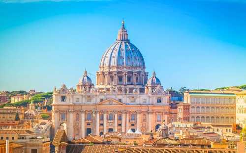 Tour in autobus Hop-On Hop-Off di Roma Autobus panoramico davanti al Colosseo a Roma
